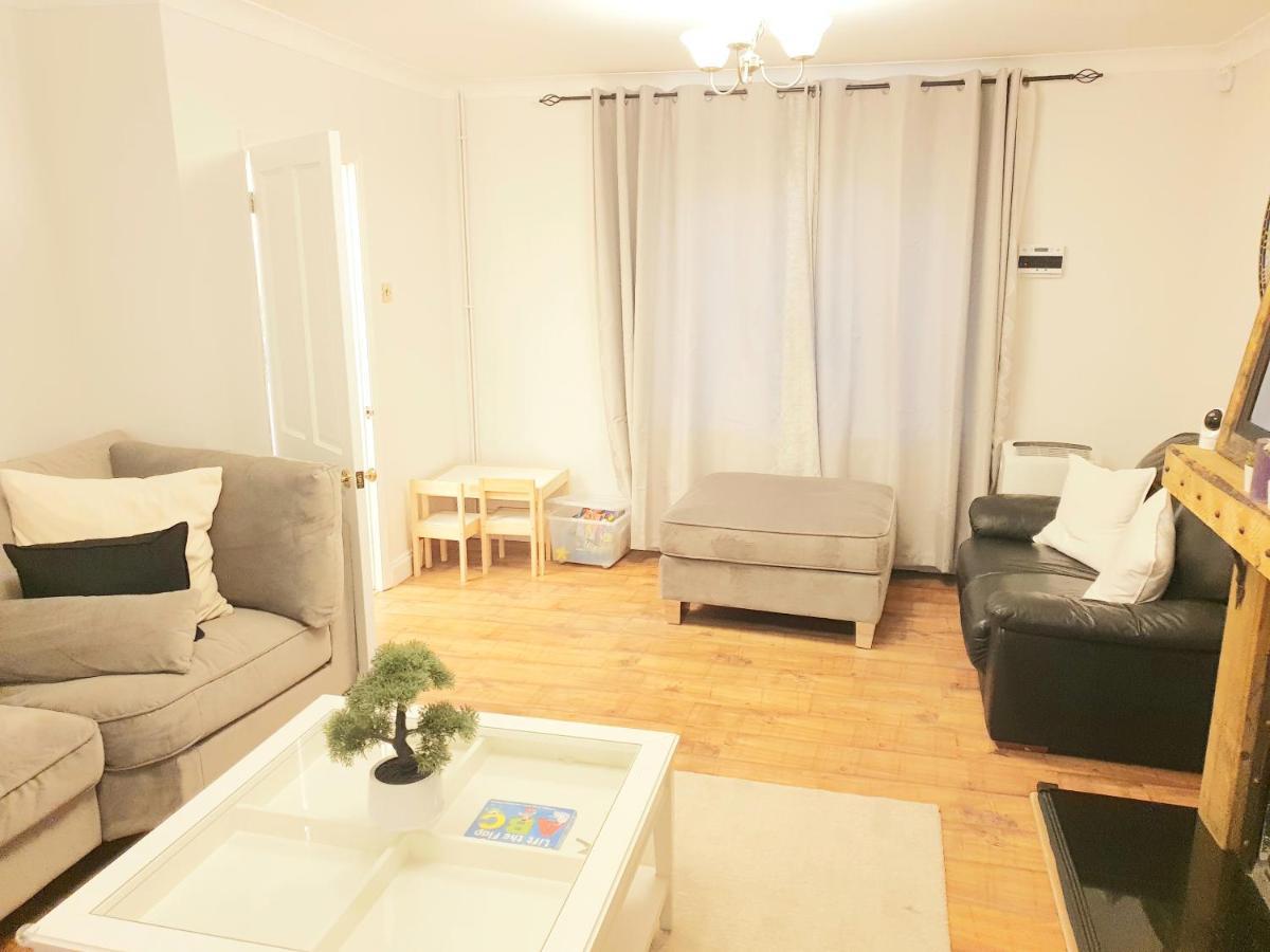 Specious 3Bed Property With Parking & Large Garden Aveley Εξωτερικό φωτογραφία